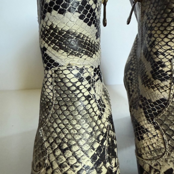Blondo Elvina Waterproof Ankle Boots Snakeskin Print Leather Size 7 Western - Picture 4 of 15